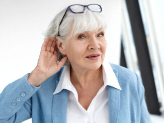 Problemi di udito: aiuta una persona cara a diventarne consapevole